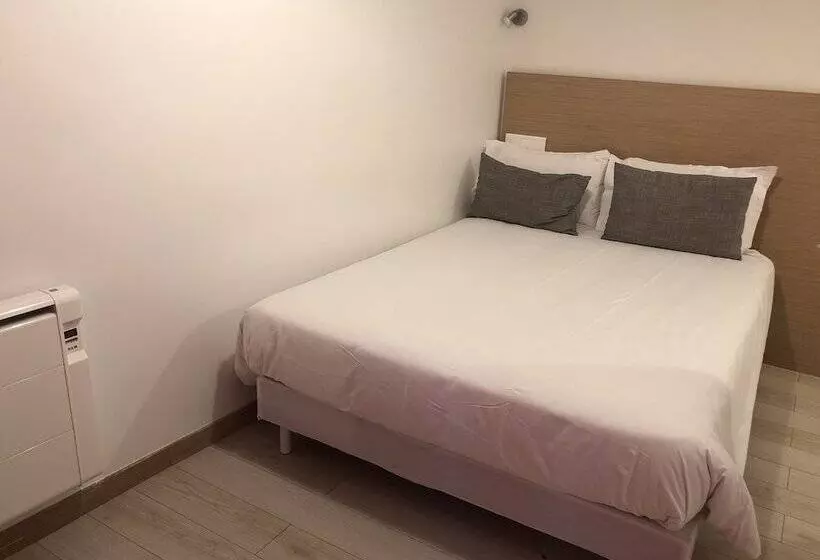 ホテル Hôtel Le National Clichy Paris