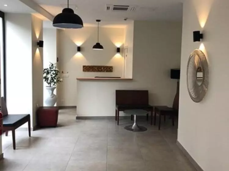 ホテル Hôtel Le National Clichy Paris