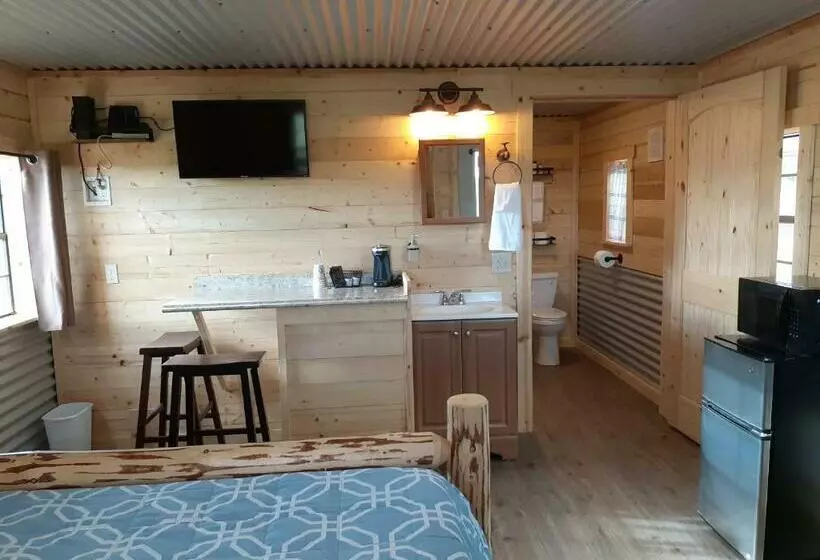 Motelli Glacier Acres Guest Ranch