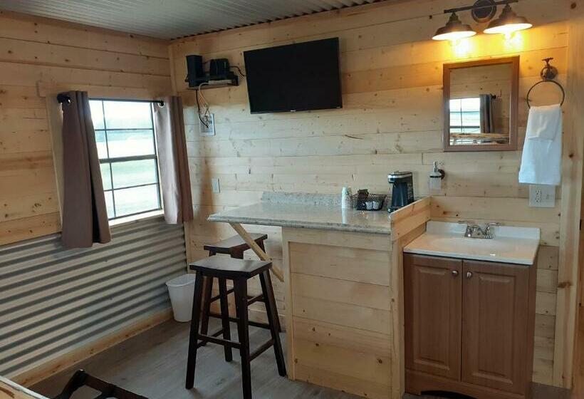 Motel Glacier Acres Guest Ranch