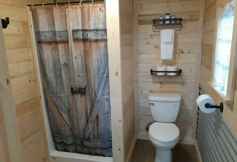 Motelli Glacier Acres Guest Ranch