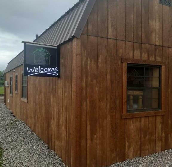 Motel Glacier Acres Guest Ranch