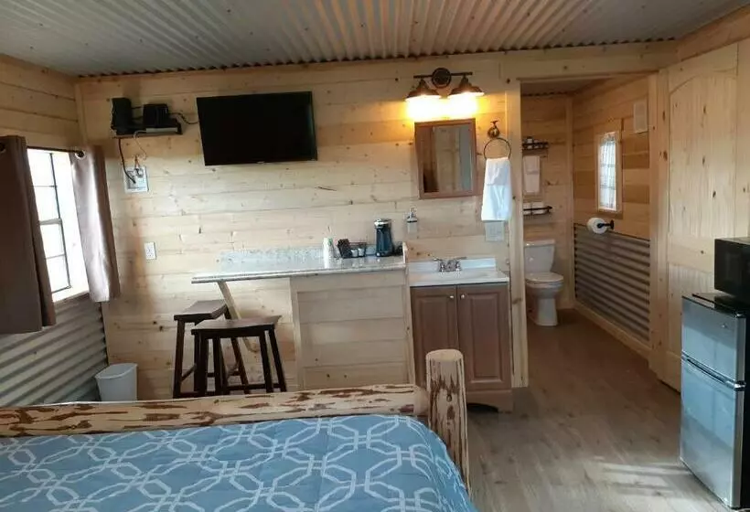 Motelli Glacier Acres Guest Ranch