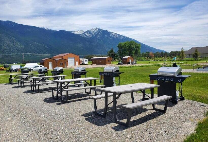 Motel Glacier Acres Guest Ranch