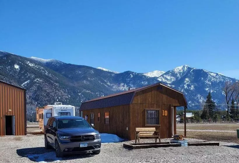 Motelli Glacier Acres Guest Ranch