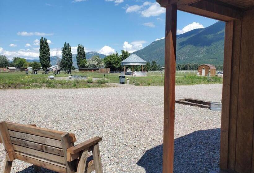Motel Glacier Acres Guest Ranch