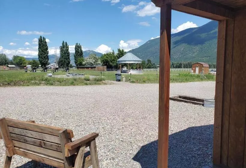 Motelli Glacier Acres Guest Ranch