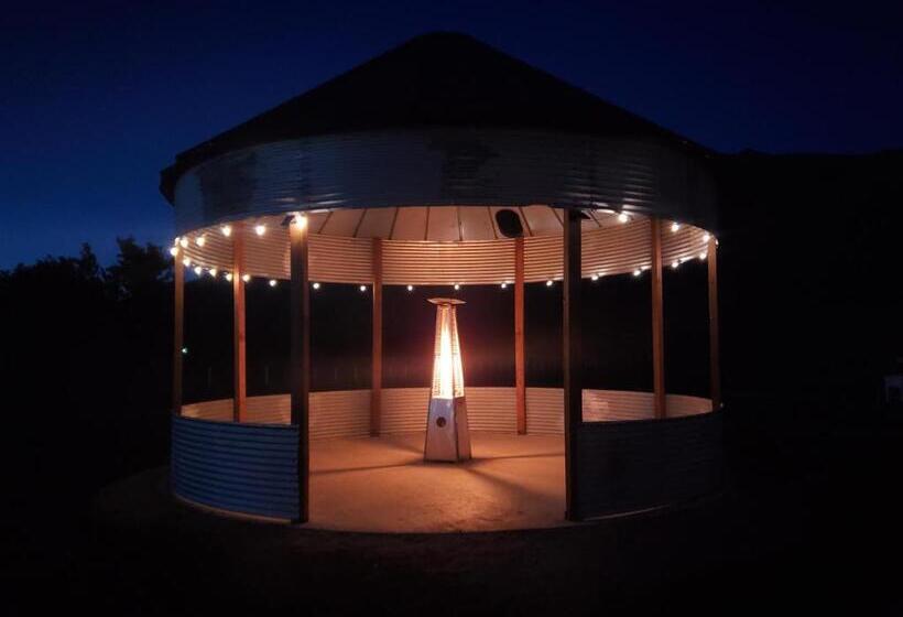 Motel Glacier Acres Guest Ranch