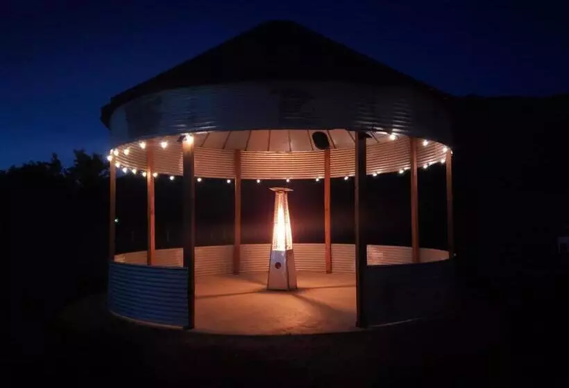 Motelli Glacier Acres Guest Ranch