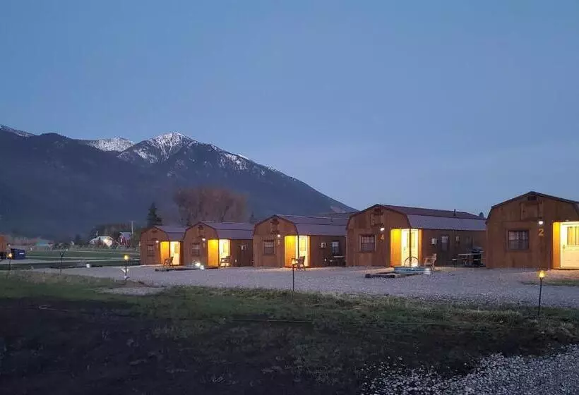 Motelli Glacier Acres Guest Ranch