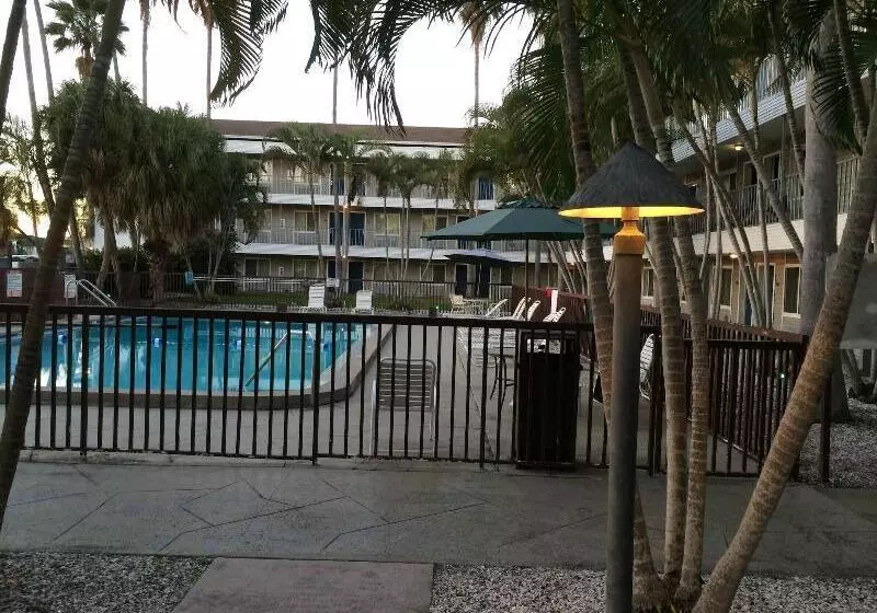 فندق Lantern Inn & Suites  Sarasota