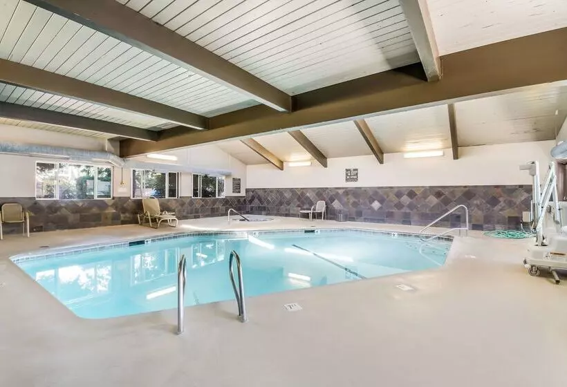 هتل Red Lion Inn & Suites Vancouver