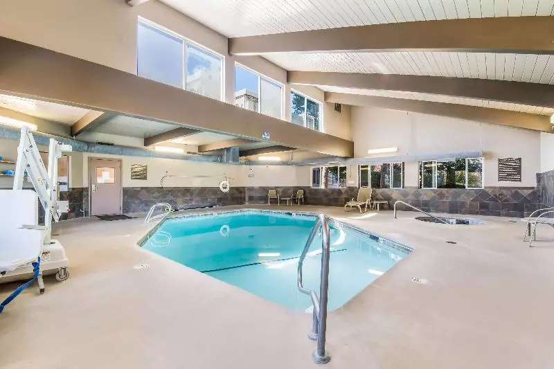 هتل Red Lion Inn & Suites Vancouver