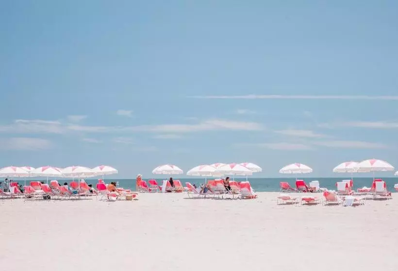 호텔 Sandpiper Beach Club