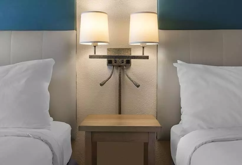 Hotel Seaside Inn  Isle Of Palms