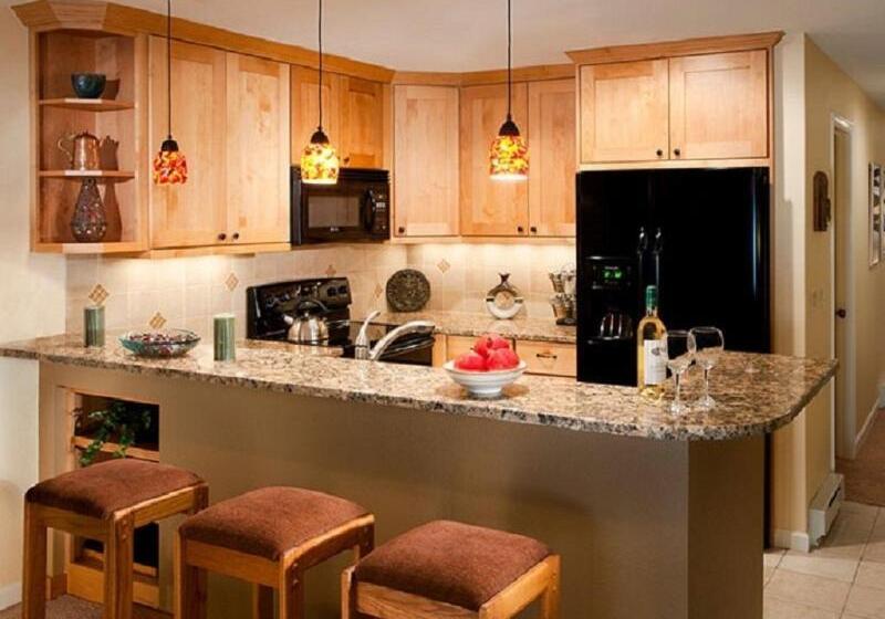 هتل Seasons At Avon