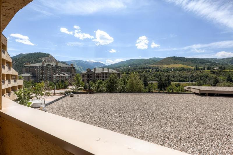 هتل Seasons At Avon