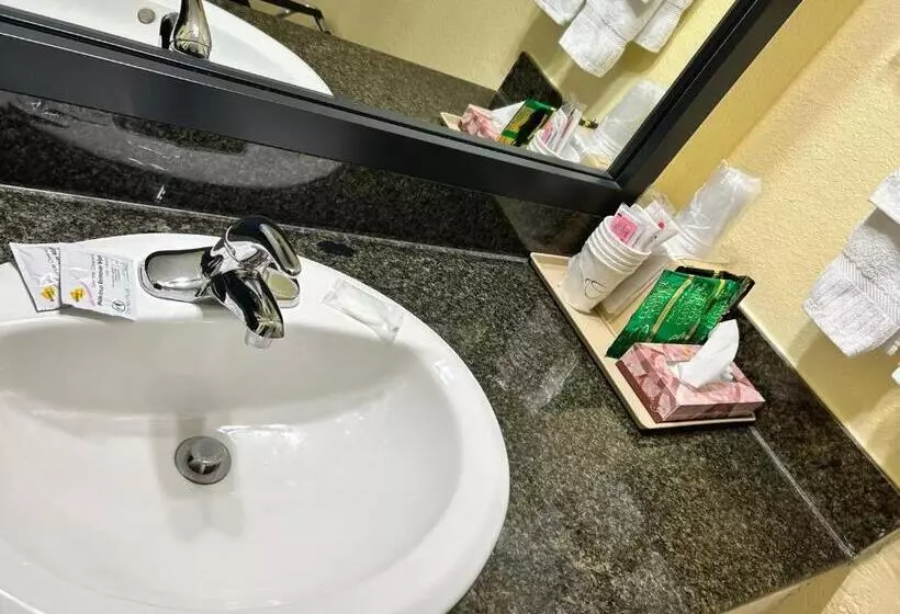 هتل Seven Gables Inn