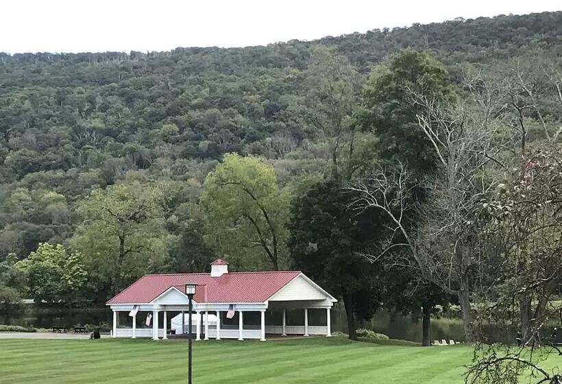 Shawnee Inn And Golf Resort