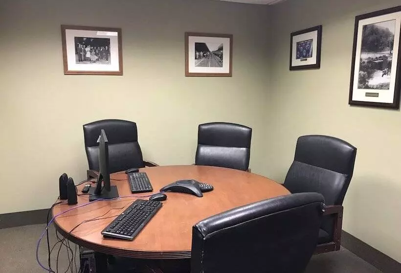 Shawnee Inn And Golf Resort