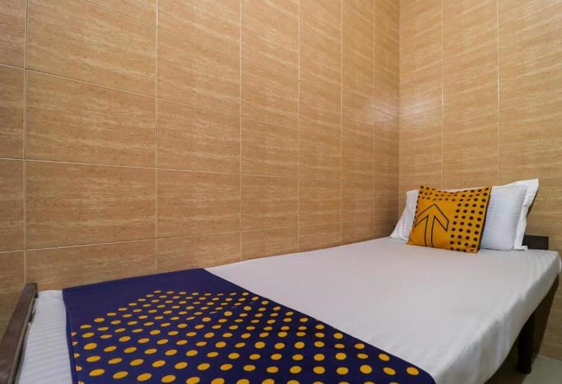 Hotelli Spot On 63031 Lucky Guest House