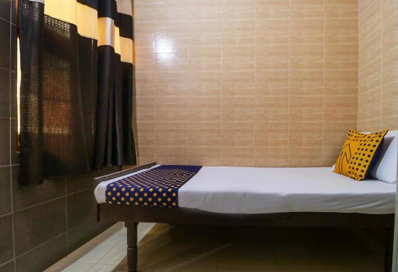 Hotelli Spot On 63031 Lucky Guest House