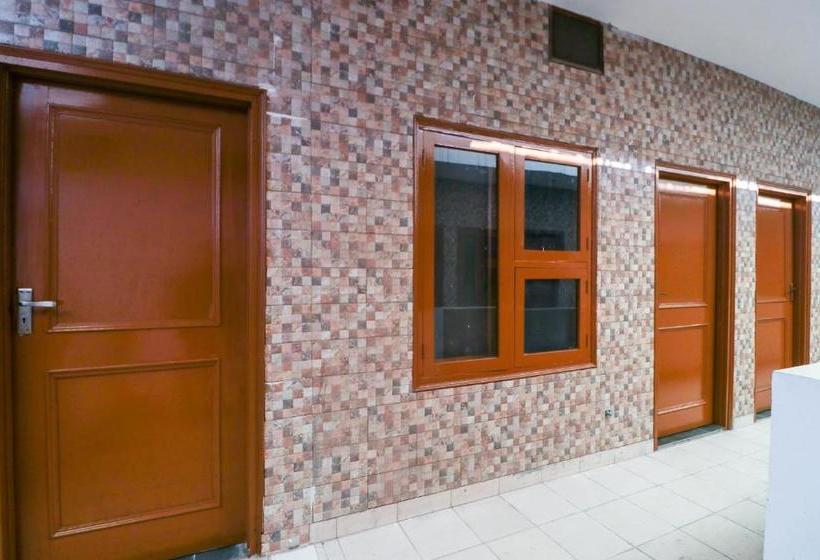 Hotelli Spot On 63031 Lucky Guest House