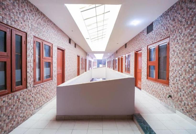 Hotelli Spot On 63031 Lucky Guest House