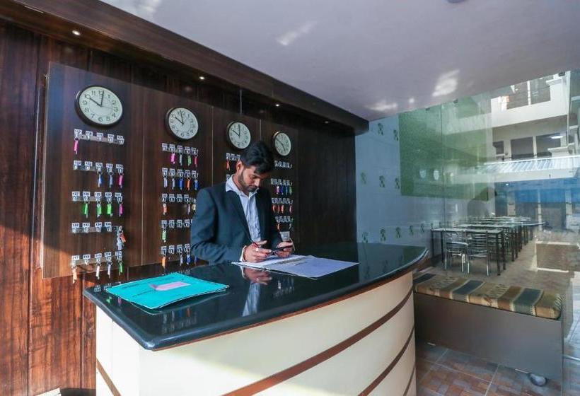 Hotelli Spot On 63031 Lucky Guest House