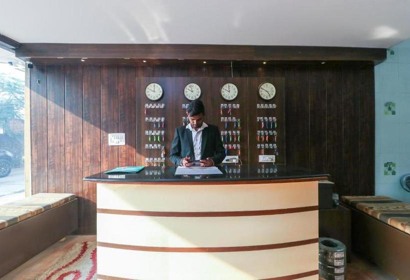 Hotelli Spot On 63031 Lucky Guest House