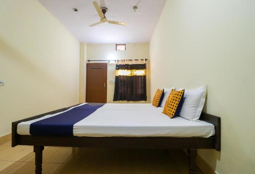 Hotelli Spot On 63031 Lucky Guest House