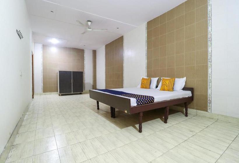 Hotelli Spot On 63031 Lucky Guest House