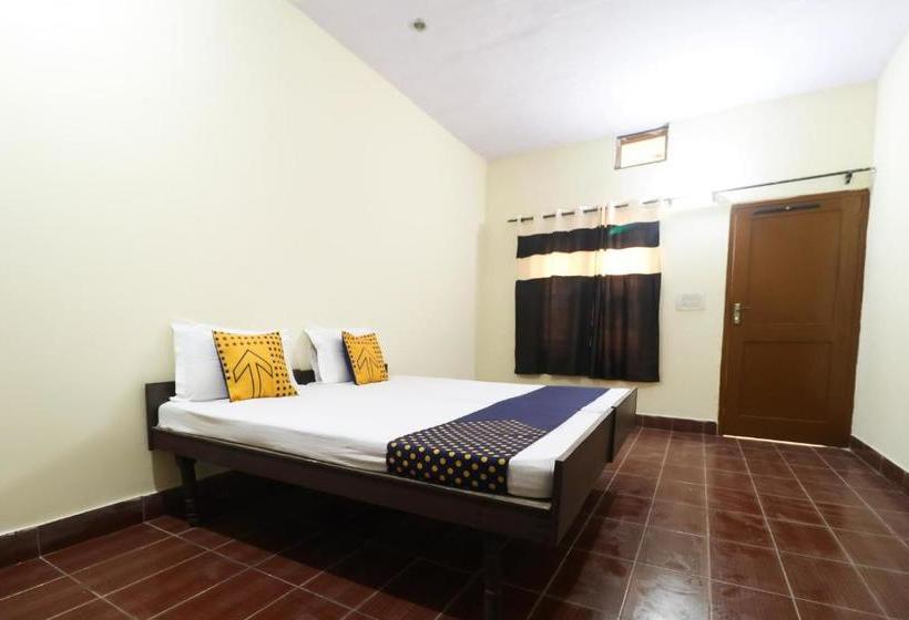 Hotelli Spot On 63031 Lucky Guest House