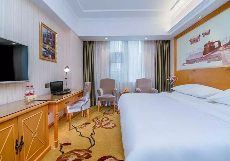 Vienna Hotel Whhan Xingye Road Stone Bridge Subway Station Store