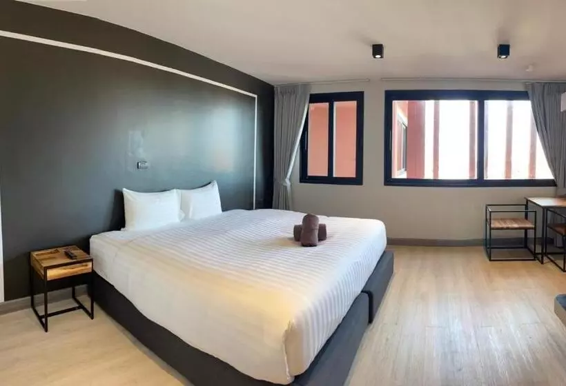 Prime Town   Posh & Port Hotel Phuket