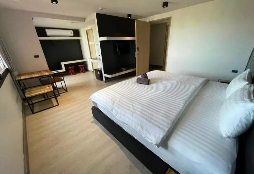 Prime Town   Posh & Port Hotel Phuket