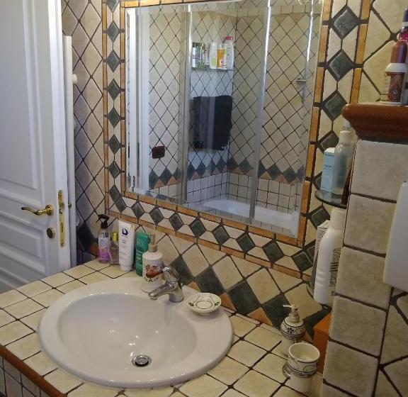 تختخواب و صبحانه La Finestra Sul Mare