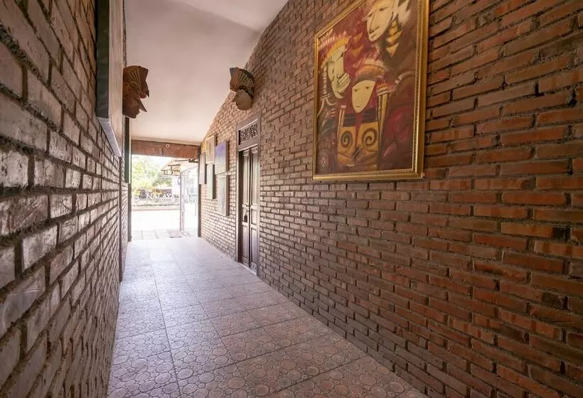 هتل Oyo 2380 Alea Guesthouse