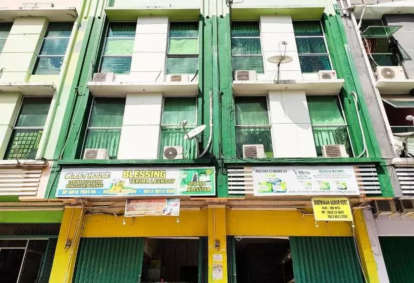 Hotelli Oyo 2818 Blessing Kost Batam