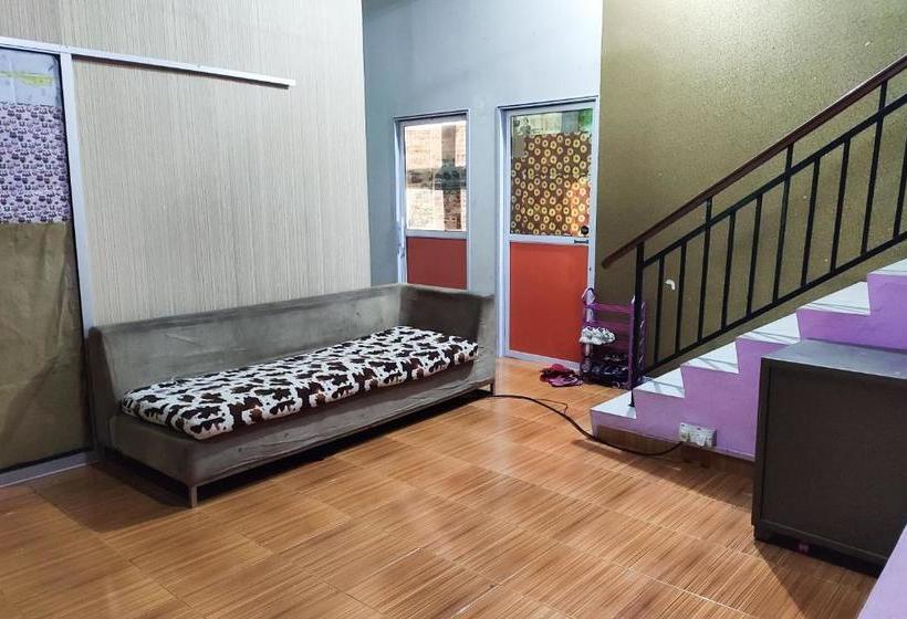 בית מלון כפרי Oyo 2818 Blessing Kost Batam