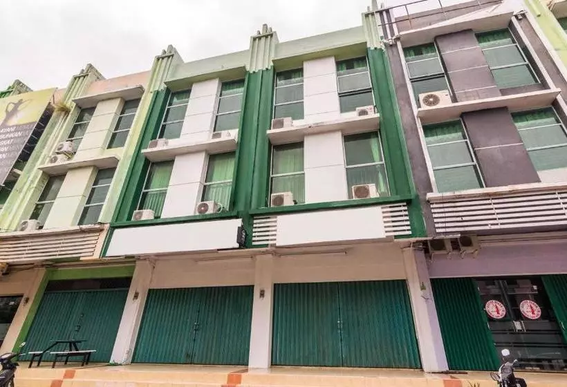 Hotelli Oyo 2818 Blessing Kost Batam