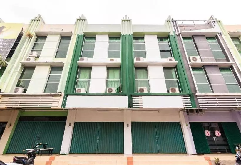 Hotelli Oyo 2818 Blessing Kost Batam