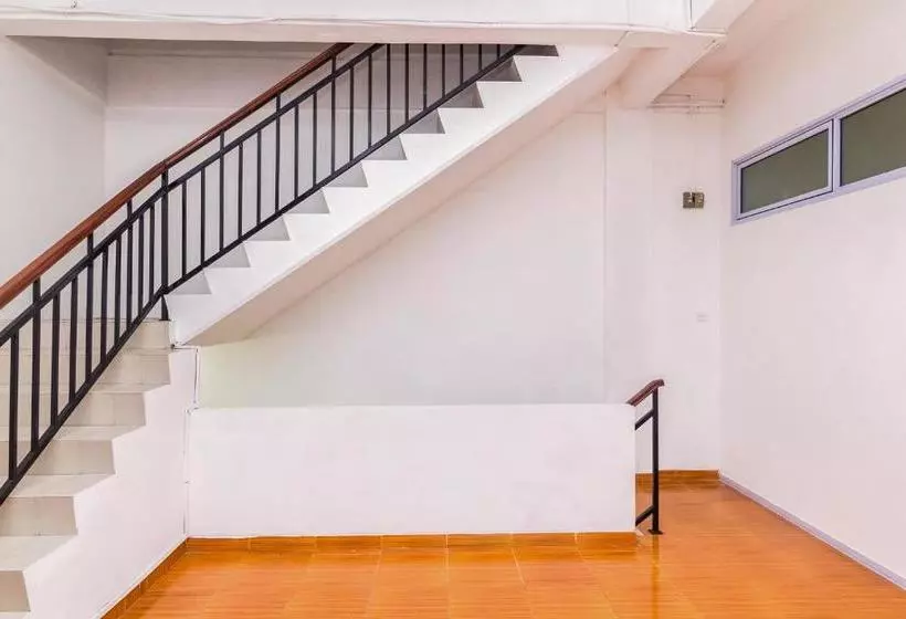 Hotelli Oyo 2818 Blessing Kost Batam