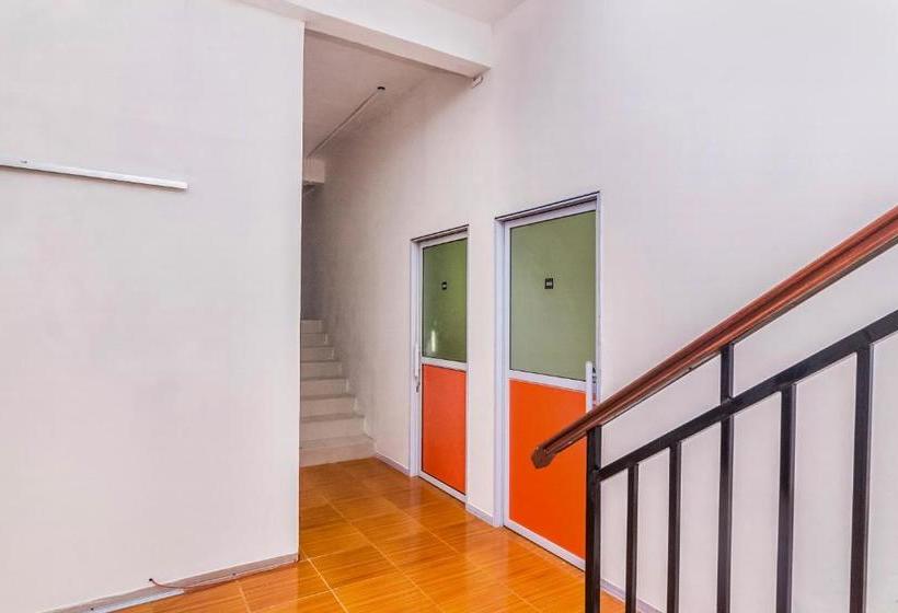 בית מלון כפרי Oyo 2818 Blessing Kost Batam