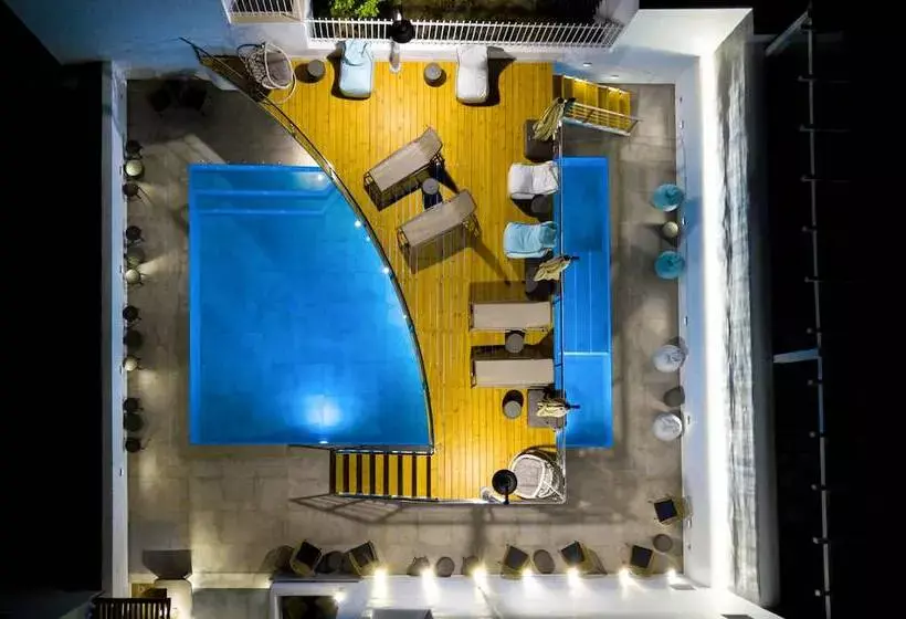 هتل Deluxe Suites Santorini