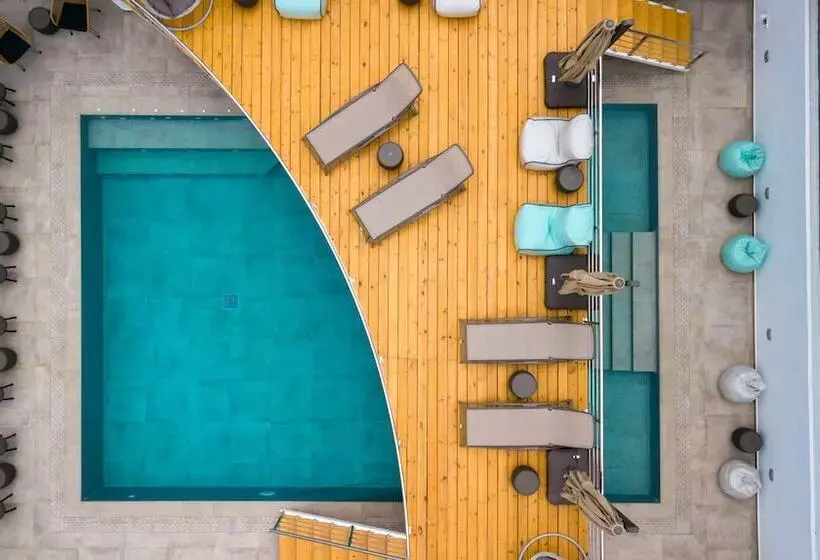 هتل Deluxe Suites Santorini