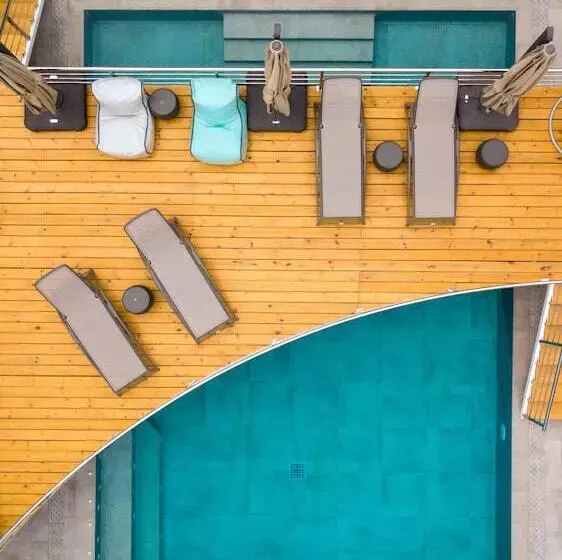 هتل Deluxe Suites Santorini