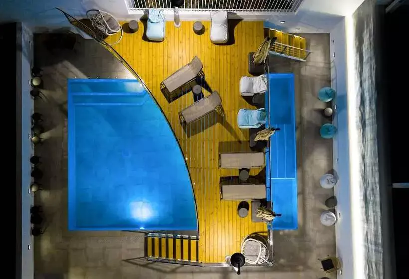 هتل Deluxe Suites Santorini