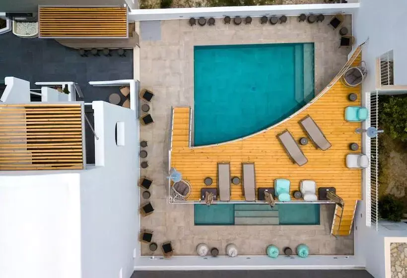 هتل Deluxe Suites Santorini