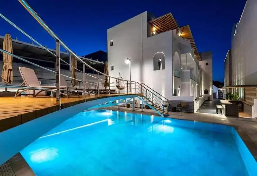 هتل Deluxe Suites Santorini